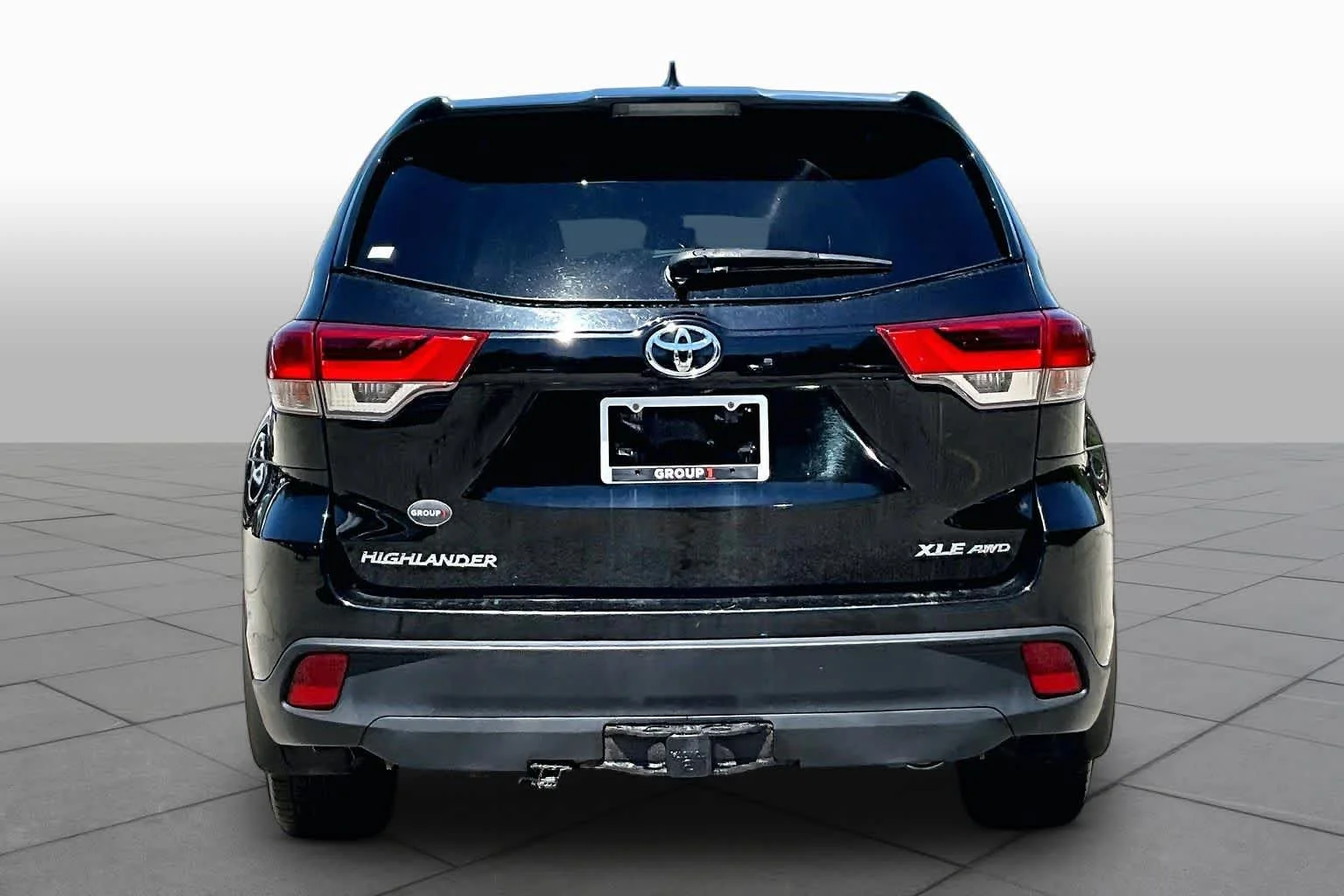 Used 2017 Midnight Black Metallic Toyota XLE image 5