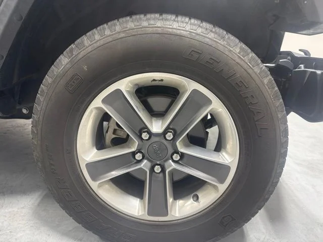 Used 2020 Black Jeep Unlimited Sahara image 4