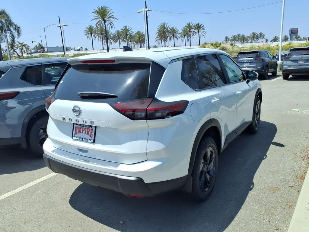 New 2026 Everest White Pearl TriCoat Nissan SV image 9