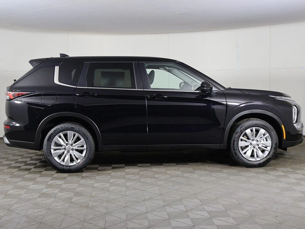 New 2026 Black Mitsubishi ES image 19