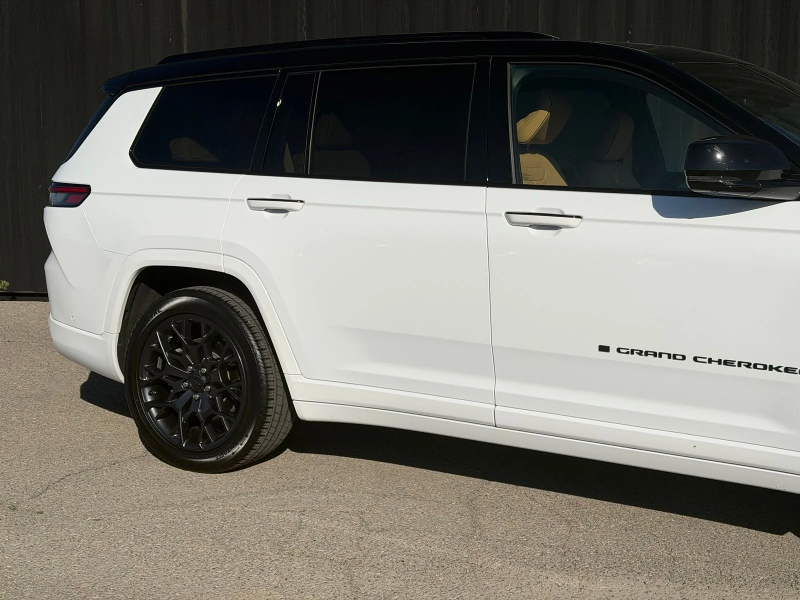 Used 2025 White Jeep Summit image 5