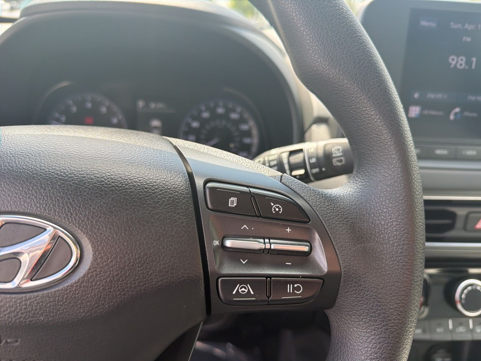 Used 2023 Black Hyundai SEL image 17