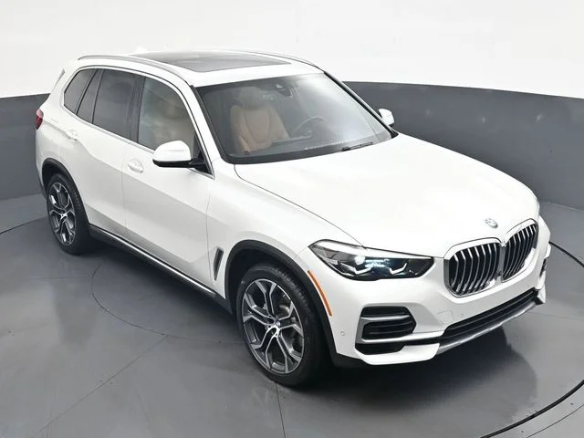 Used 2023 White BMW sDrive40i image 29