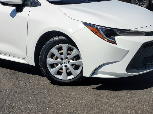 Used 2022 White Toyota LE image 9