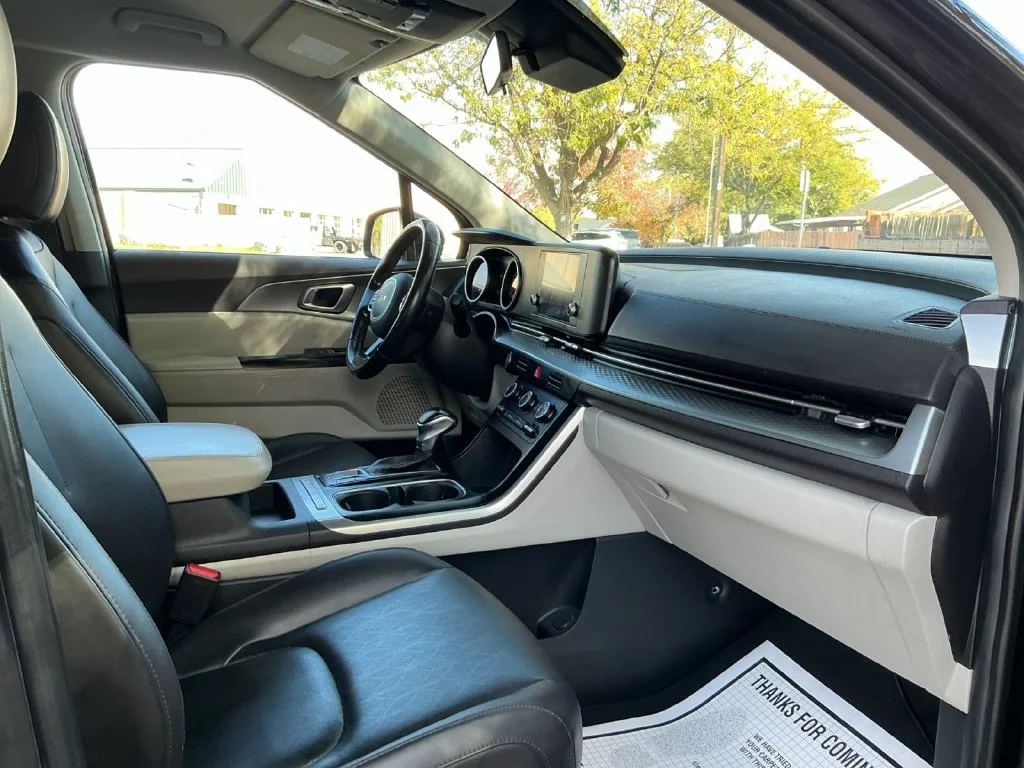 Used 2022 Gray Kia LXS image 31