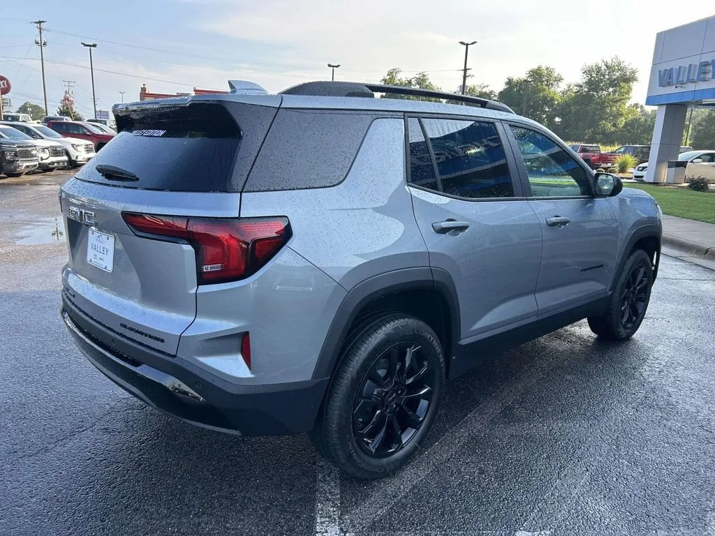 New 2027 Sterling Metallic GMC Elevation image 4