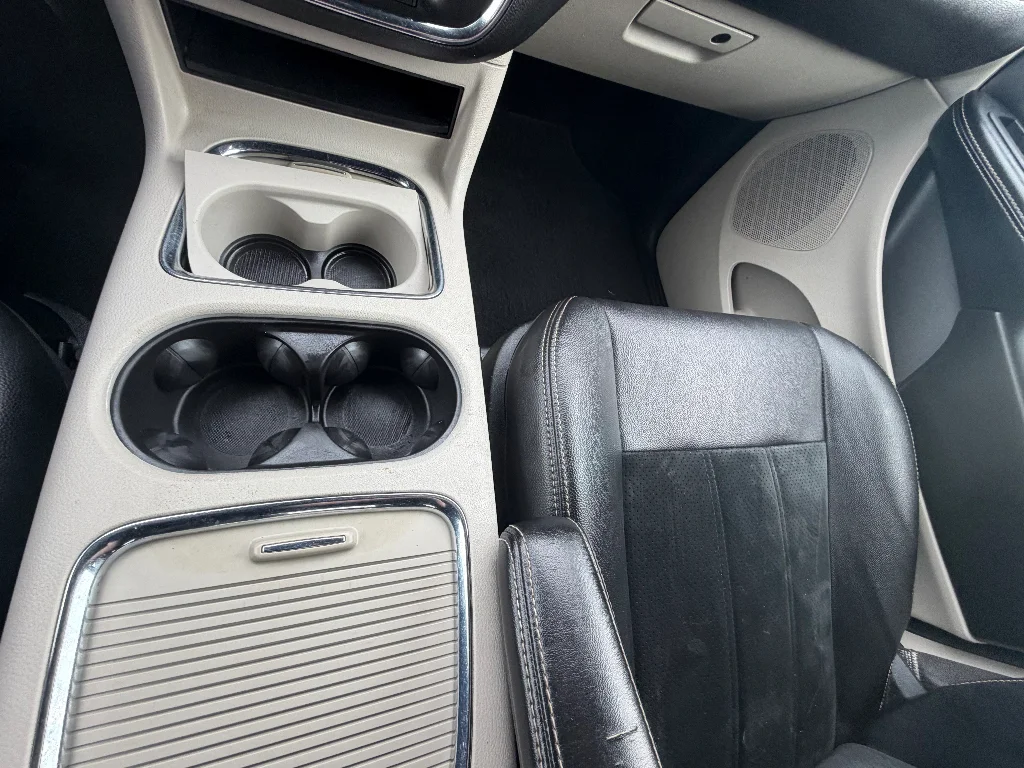 Used 2018 White Knuckle Clearcoat Dodge SXT image 18