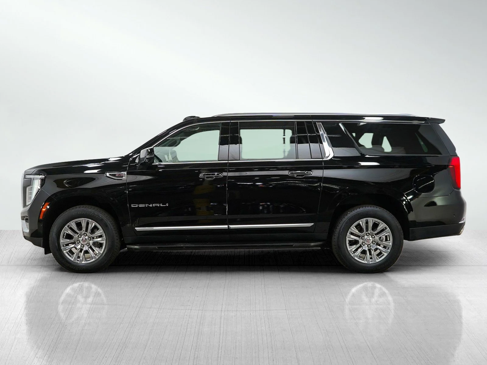 Used 2025 GMC Yukon XL Denali with VIN 1GKS2JRL6SR302000 for sale in Wayzata, Minnesota