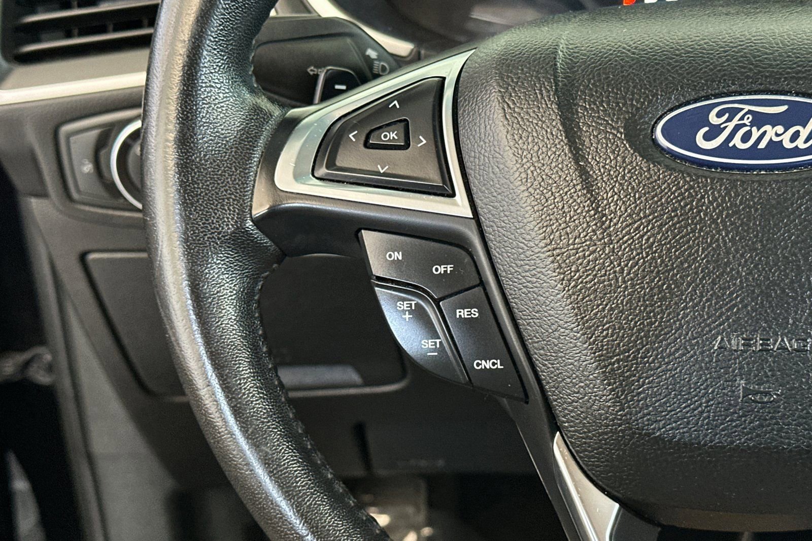 Used 2018 Black Ford SEL image 30