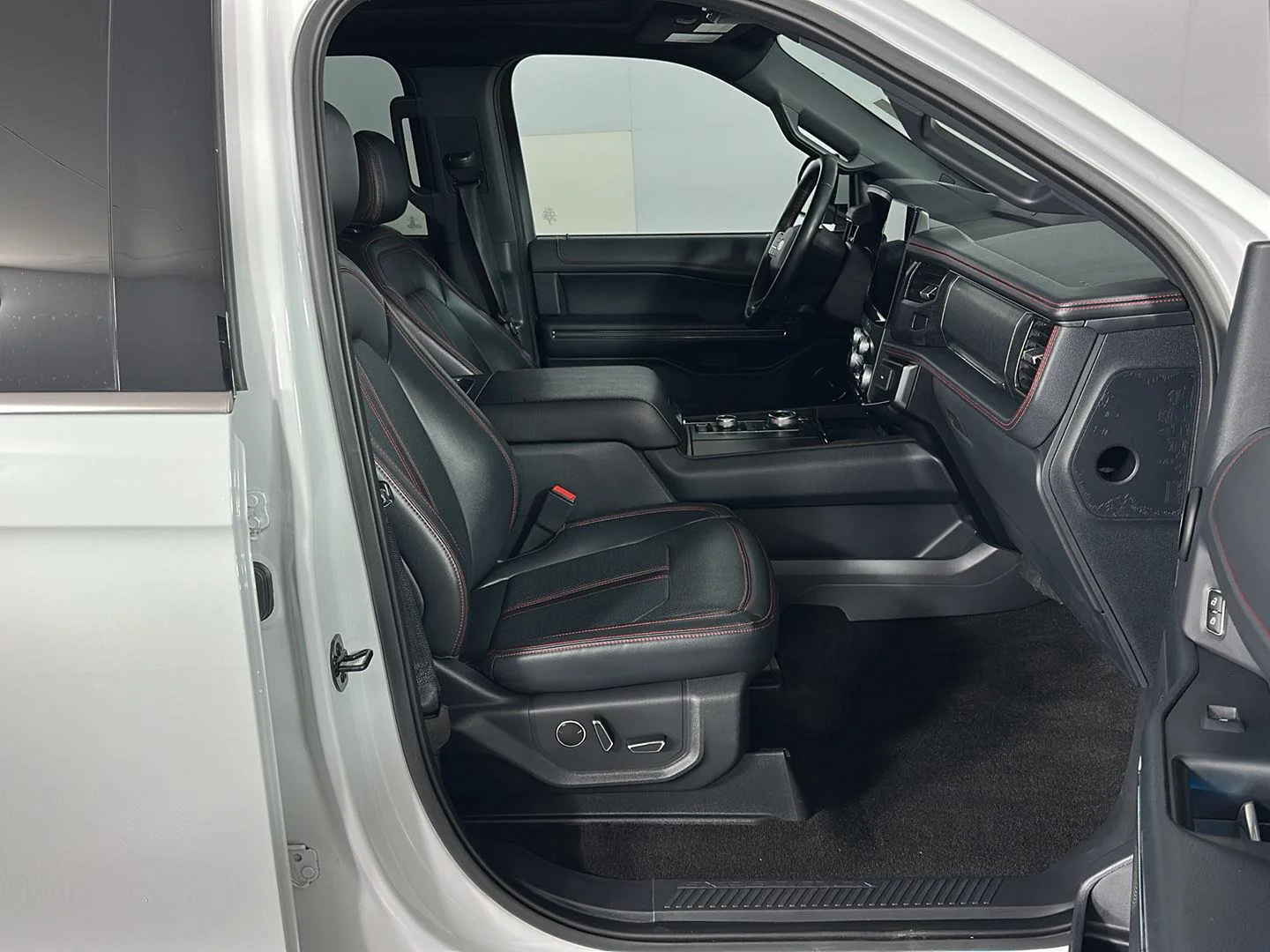 Used 2023 Oxford White Ford Limited image 32