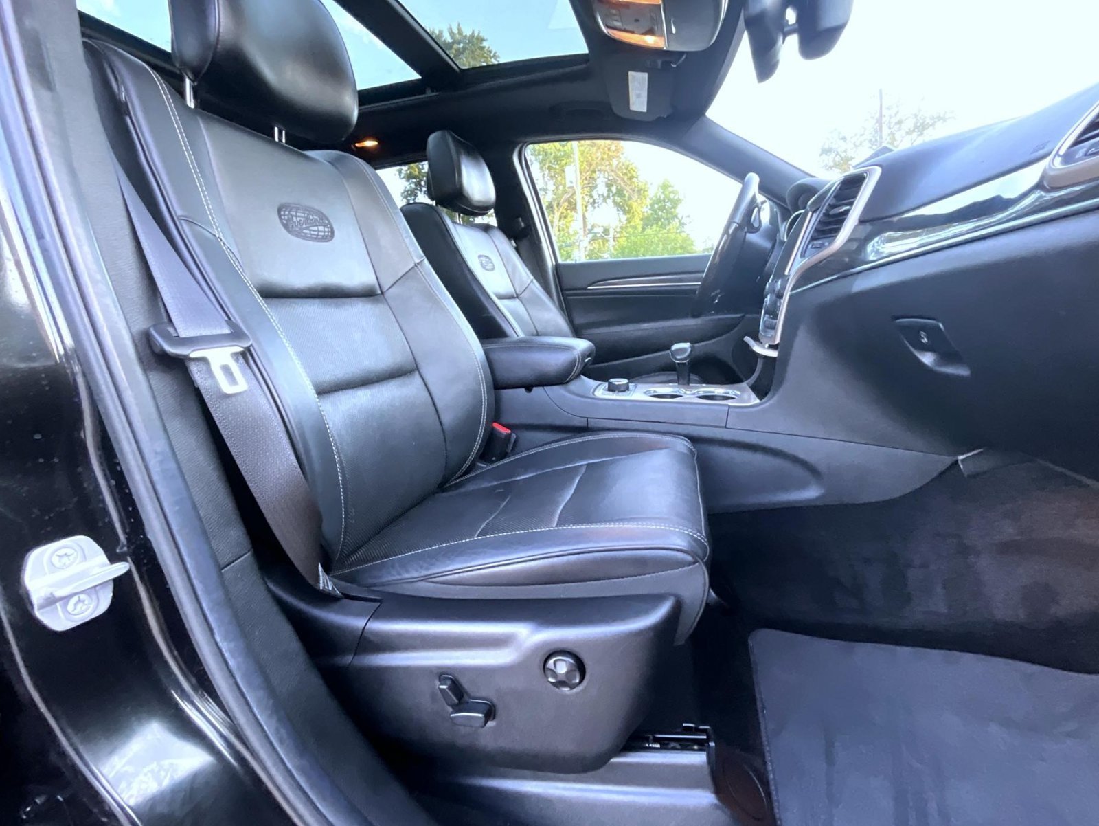 Used 2014 Black Jeep Overland image 18