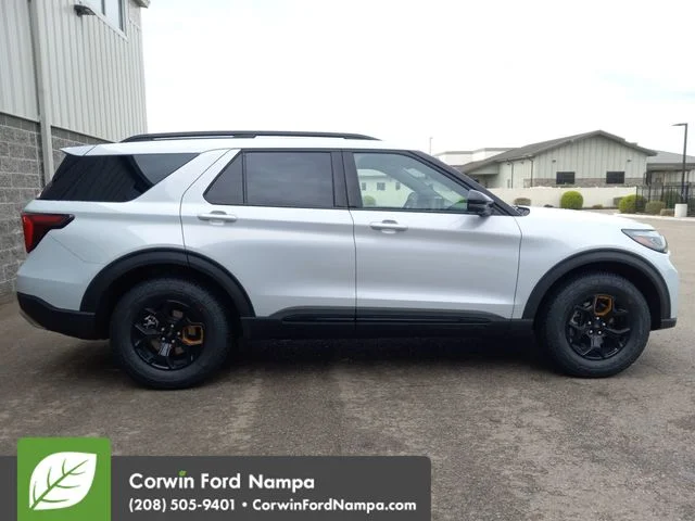 New 2026 Space White Metallic Ford Tremor image 2
