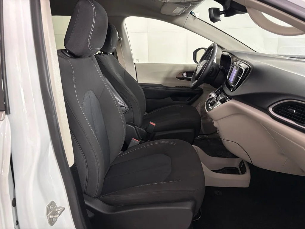 Used 2023 White Chrysler LX image 48
