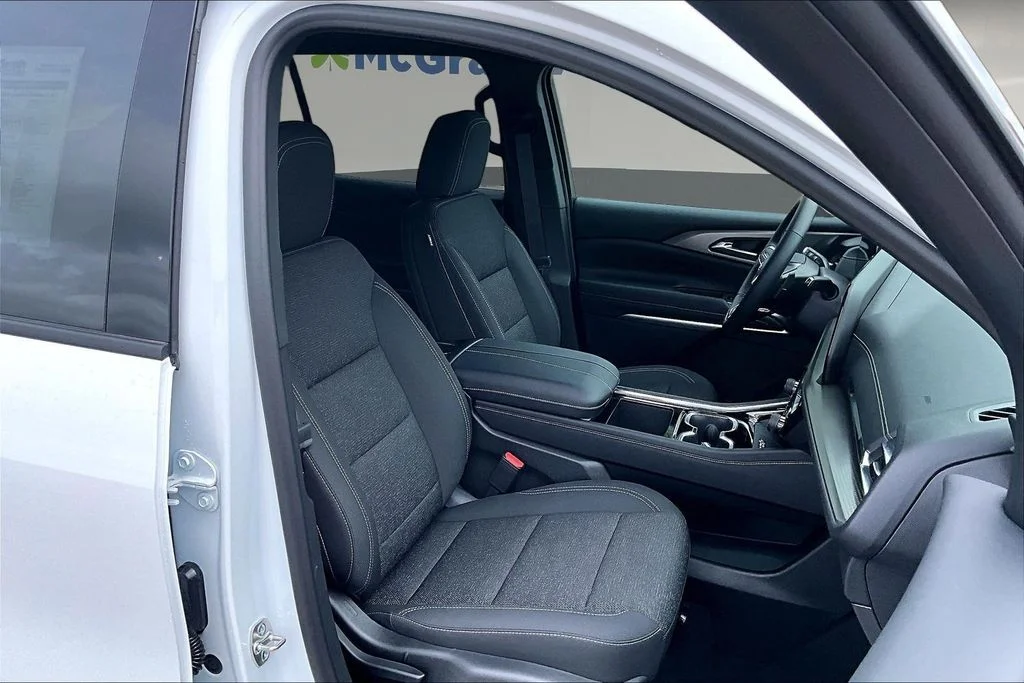 Used 2026 White Chevrolet LT image 33