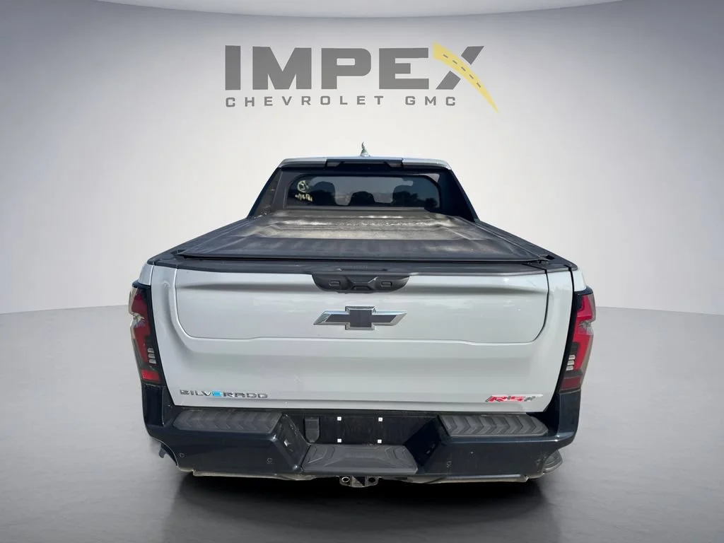 Used 2025 Slate Gray Metallic Chevrolet RST - Max Range image 5
