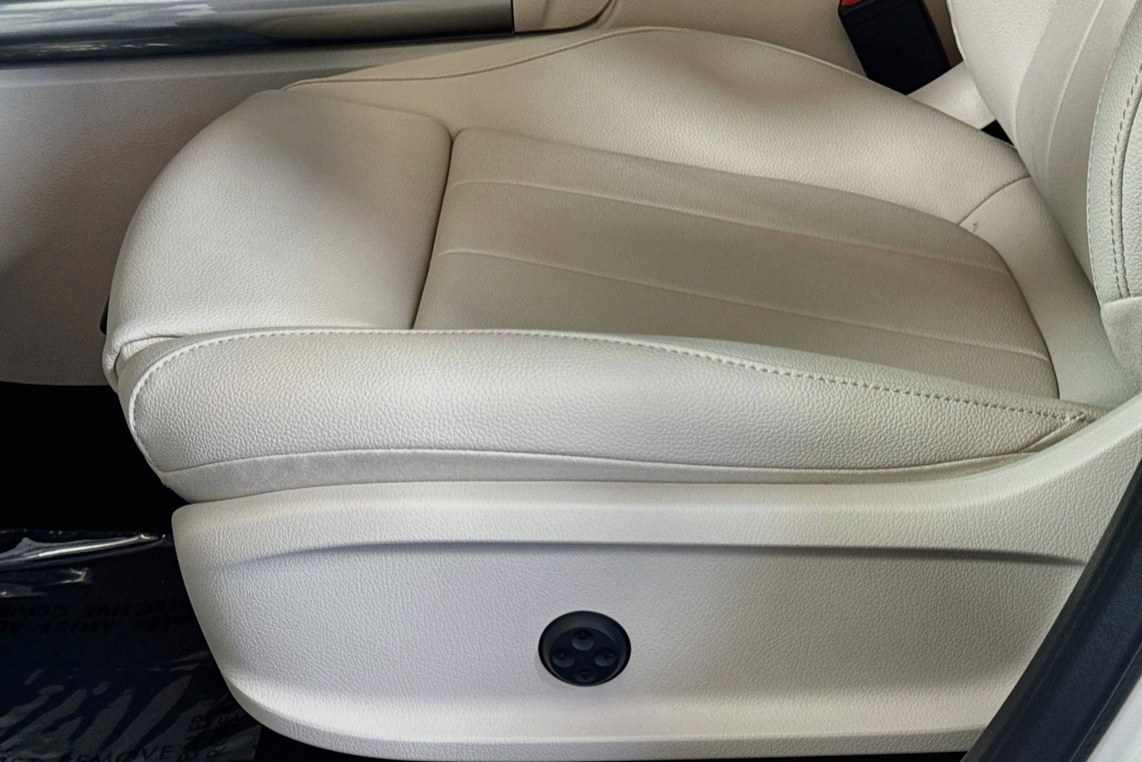 New 2026 Polar White Mercedes-Benz GLA 250 image 17