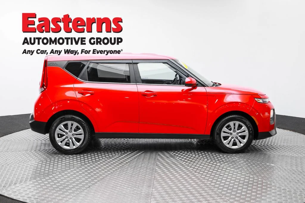 Used 2022 Red Kia LX image 4