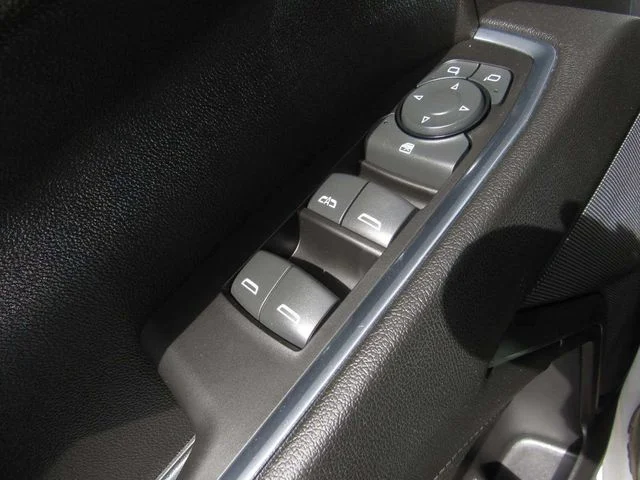 Used 2024 Summit White GMC Elevation image 21
