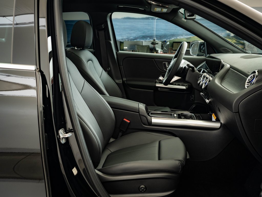 Used 2026 Night Black Mercedes-Benz GLA 250 image 23