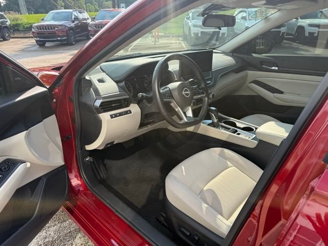 Used 2024 Red Nissan 2.5 SV image 13