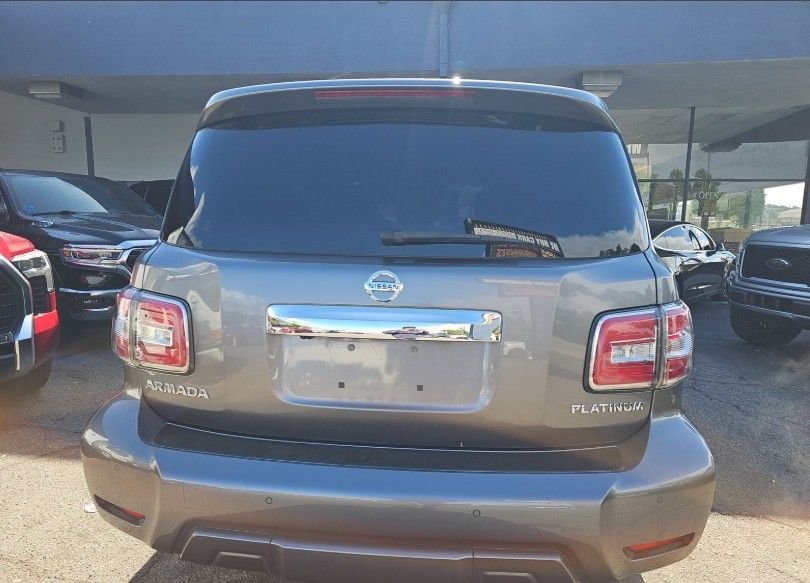 Used 2020 Gray Nissan Platinum image 5