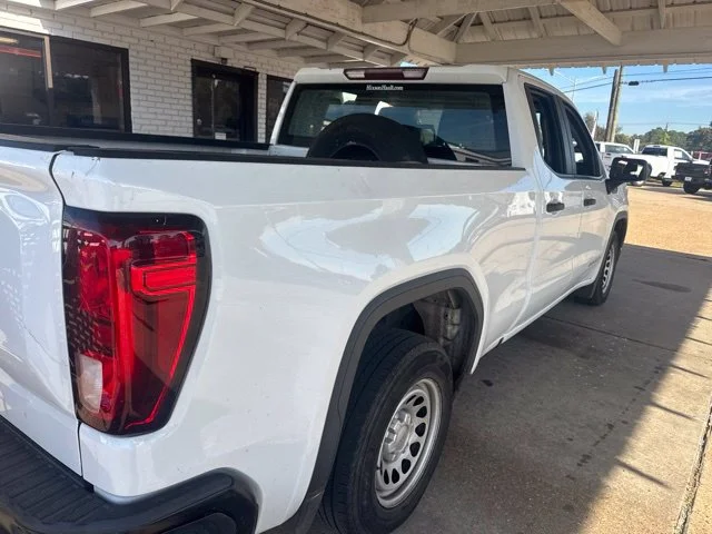 Used 2019 White GMC Base image 4