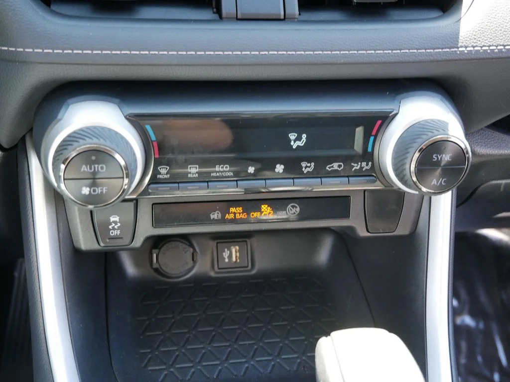 Used 2025 Silver Toyota XLE image 19