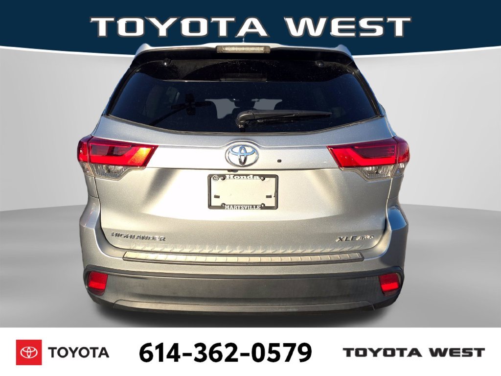 Used 2019 Silver Toyota XLE image 7