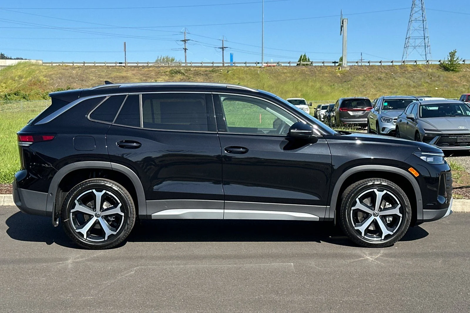 New 2026 Black Volkswagen 2.0T SE image 2