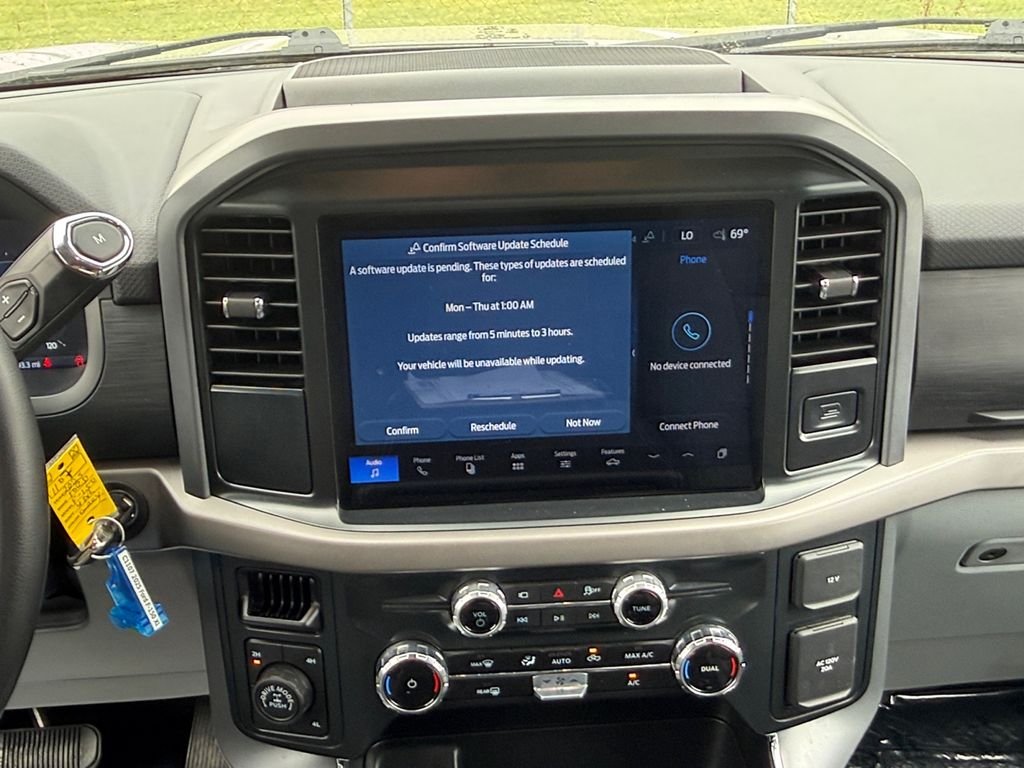 Used 2025 Silver Ford XLT image 21