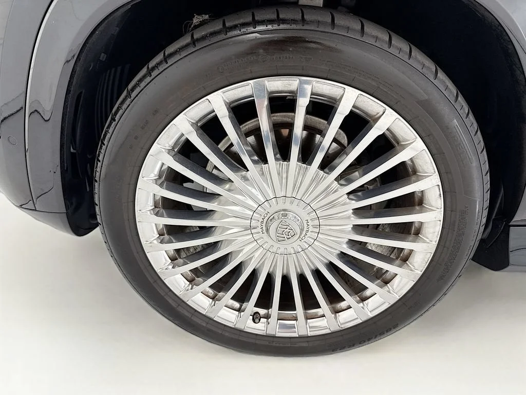 Used 2025  Mercedes-Benz Maybach GLS 600 image 29