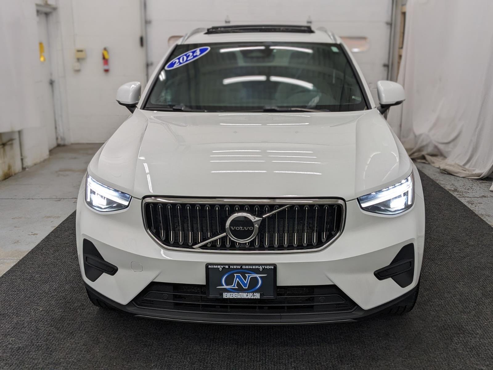 2024 Volvo XC40 Core photo 3