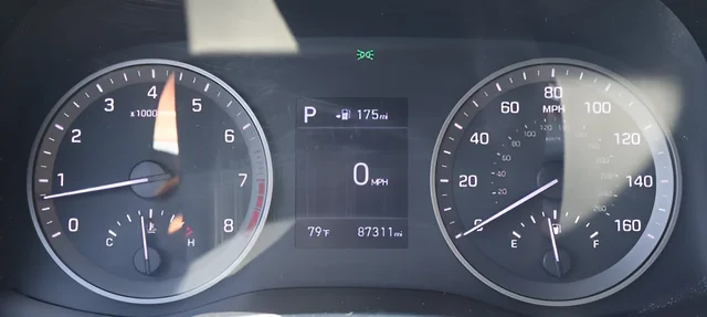 Used 2020 Silver Hyundai SE image 19