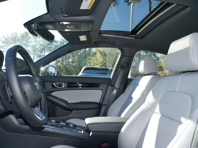New 2026 Platinum White Pearl Honda FWD Touring Hybrid image 18