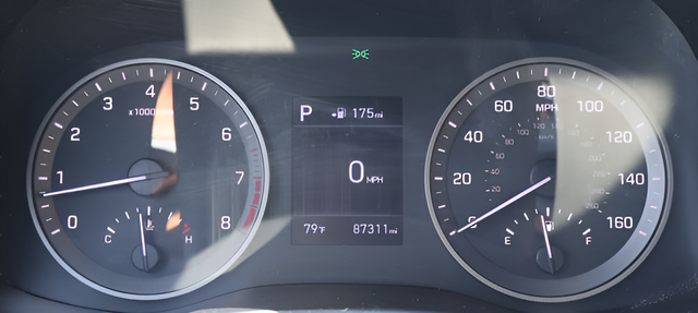 Used 2020 Silver Hyundai SE image 19