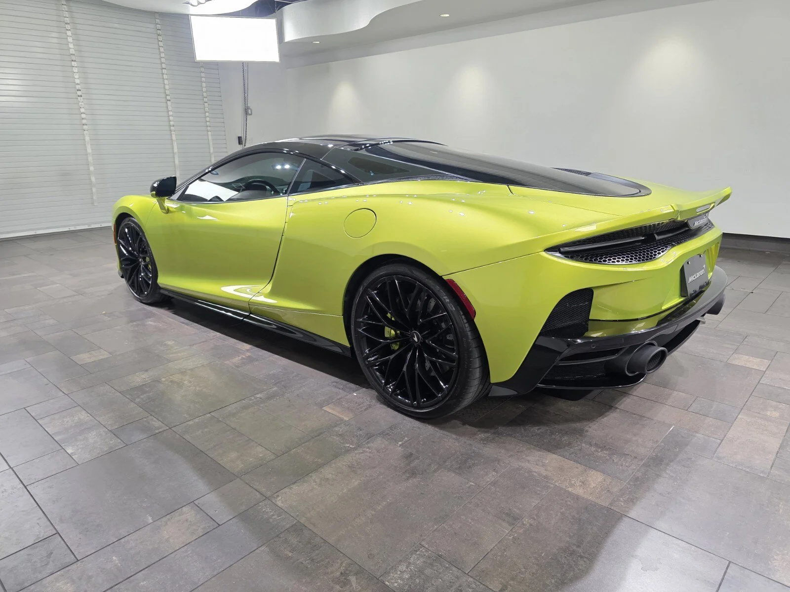 Used 2022 Flux Green McLaren  image 4