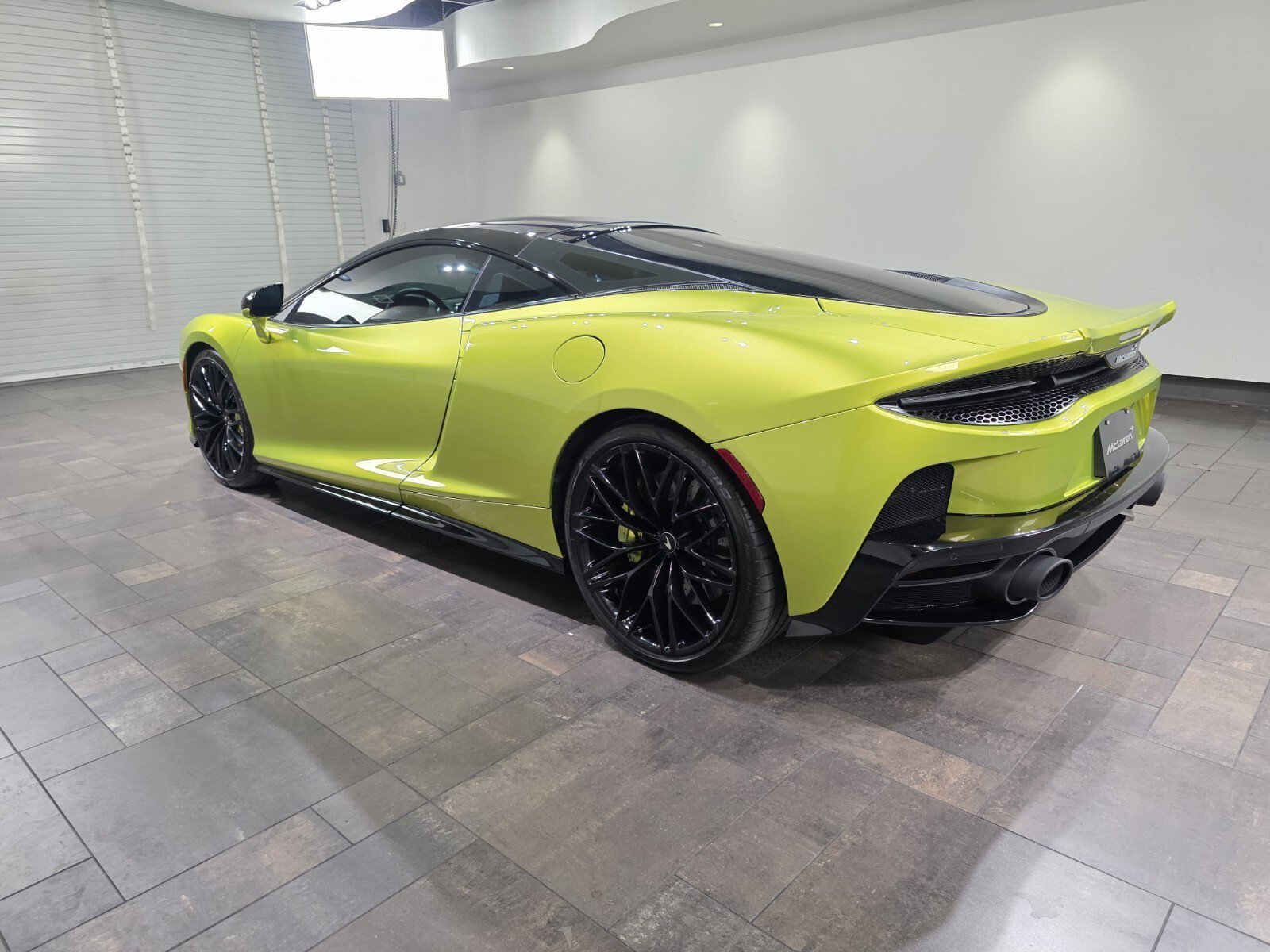 Used 2022 Flux Green McLaren  image 4