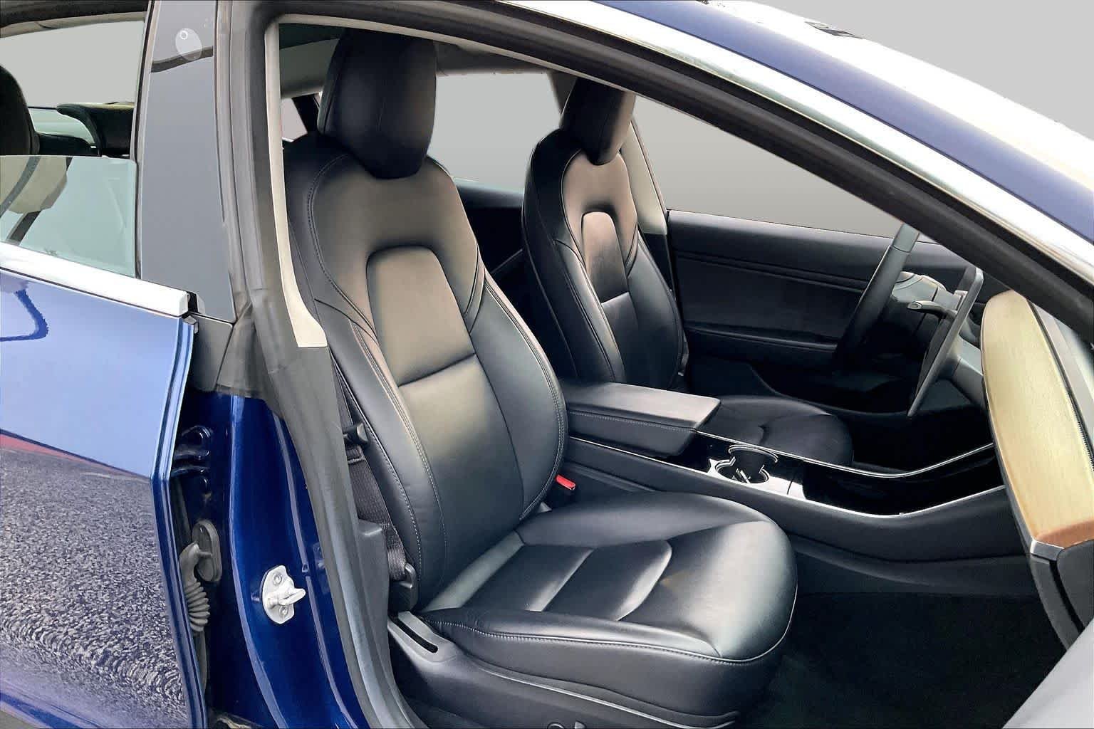 Used 2018 Deep Blue Metallic Tesla Long Range Battery image 6