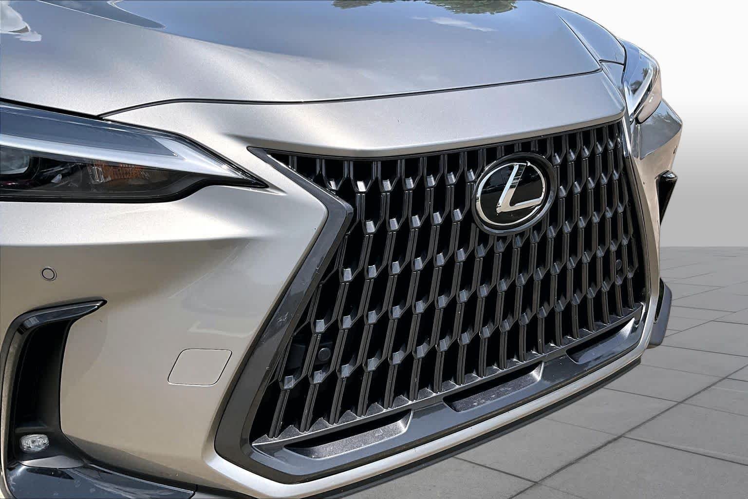 Used 2025 Atomic Silver Lexus  image 27