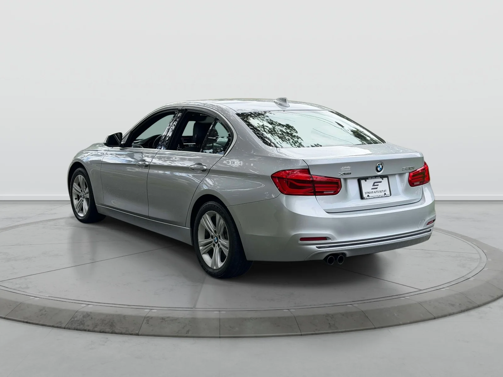 Used 2018 Silver BMW 330i xDrive image 4