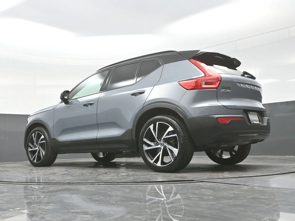 Used 2021 Thunder Gray Metallic Volvo R-Design image 26