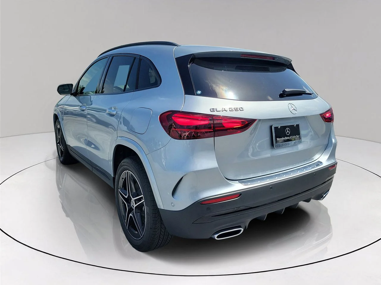 New 2026 Cirrus Silver Metallic Mercedes-Benz GLA 250 image 2