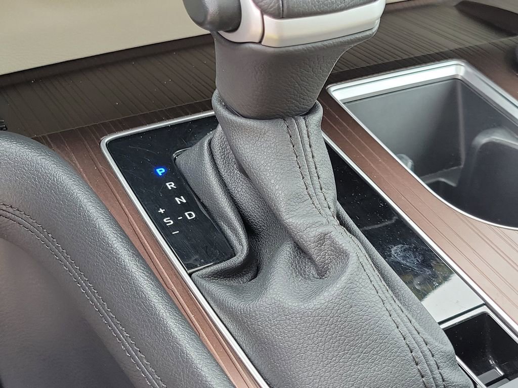 Used 2023  Toyota XLE image 32