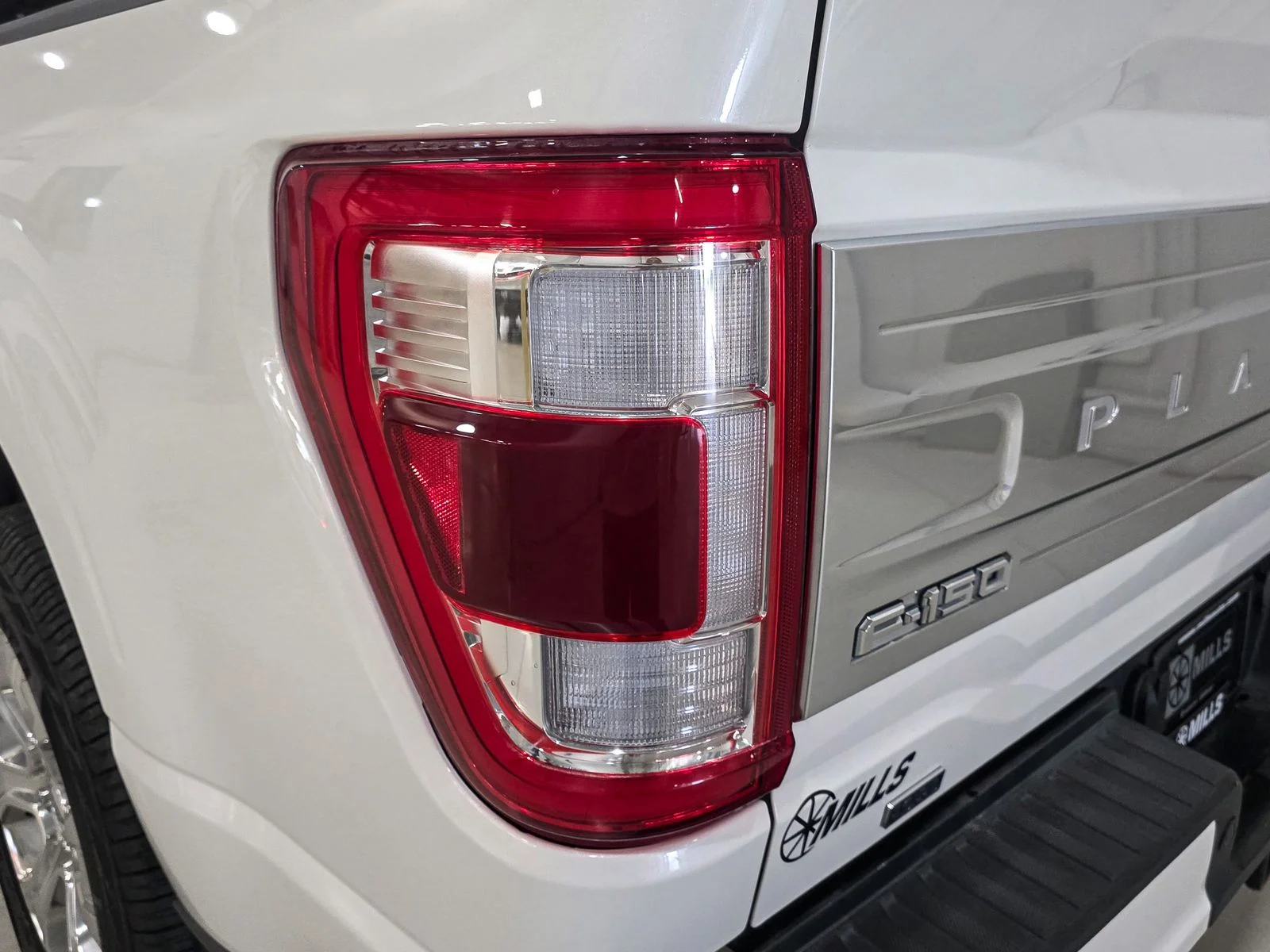 Used 2023  Ford Platinum image 15