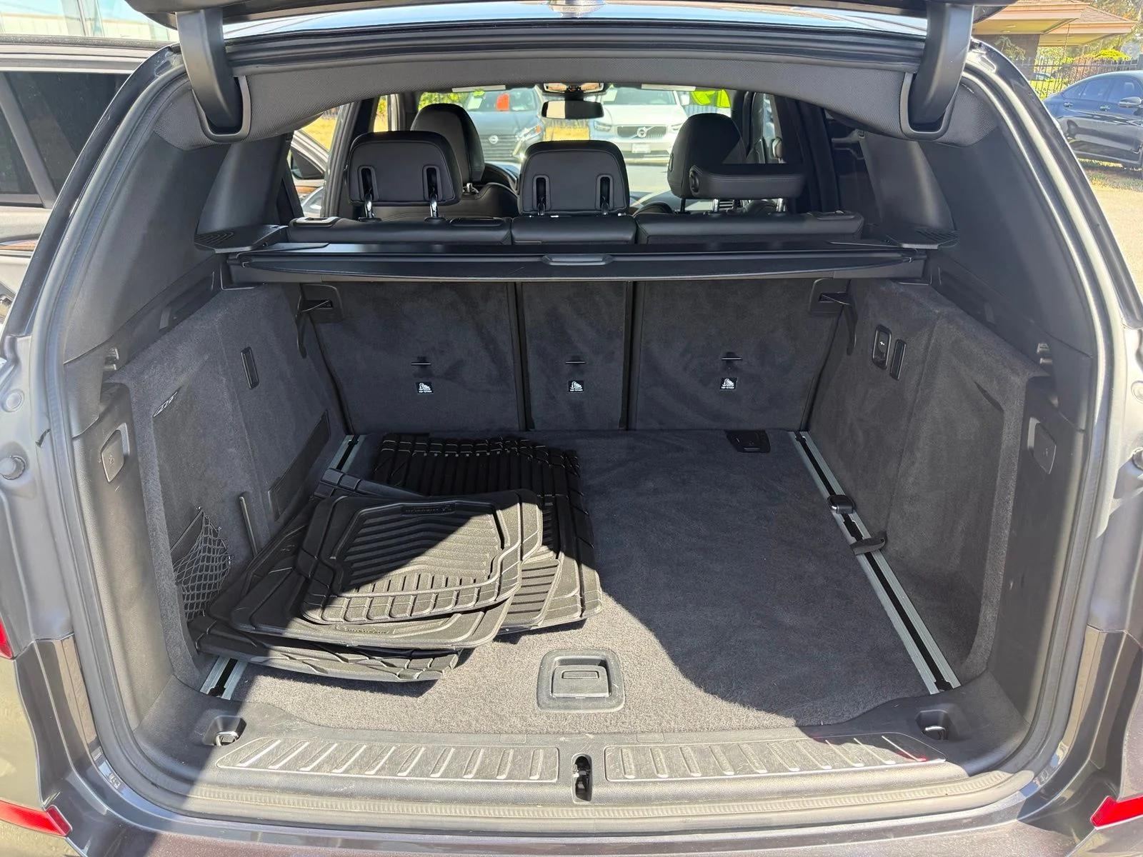 Used 2019 Gray BMW sDrive30i image 33