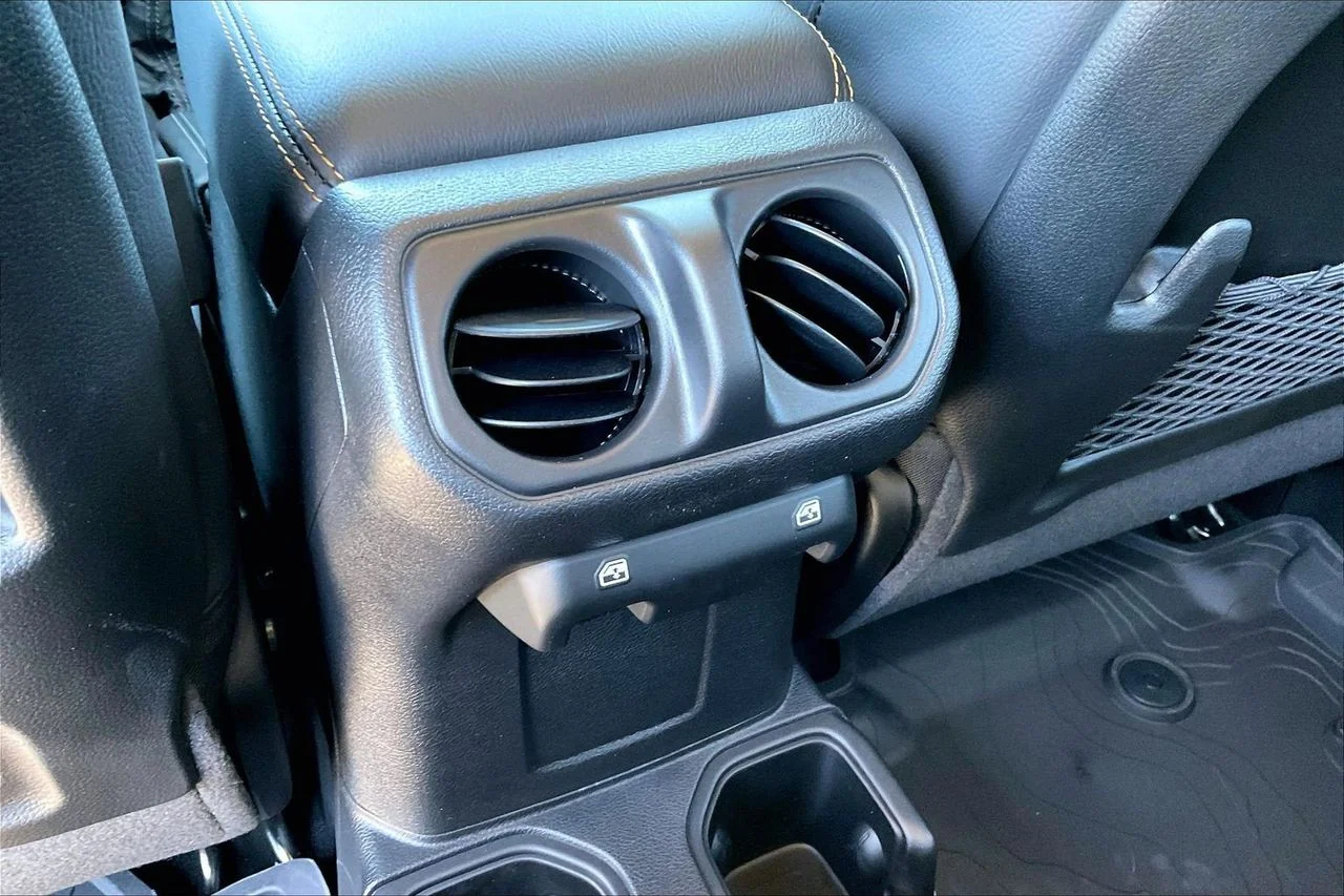 New 2026 Black Clear-Coat Exterior Paint Jeep Sahara image 14
