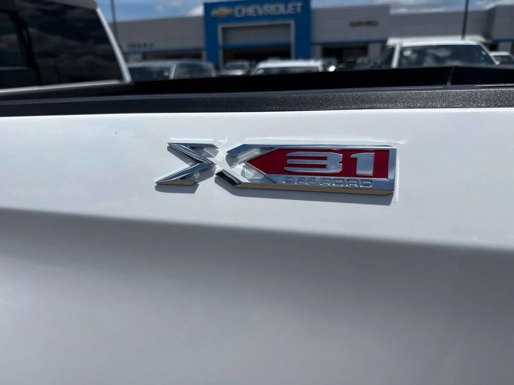 2026 GMC Sierra 1500 SLT - Photo 11