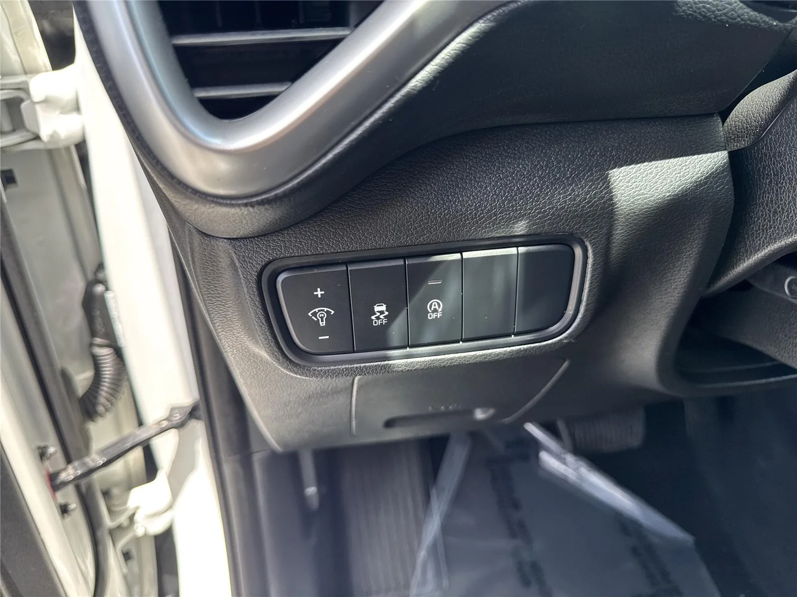 Used 2023 Snow White Pearl Kia LX image 20
