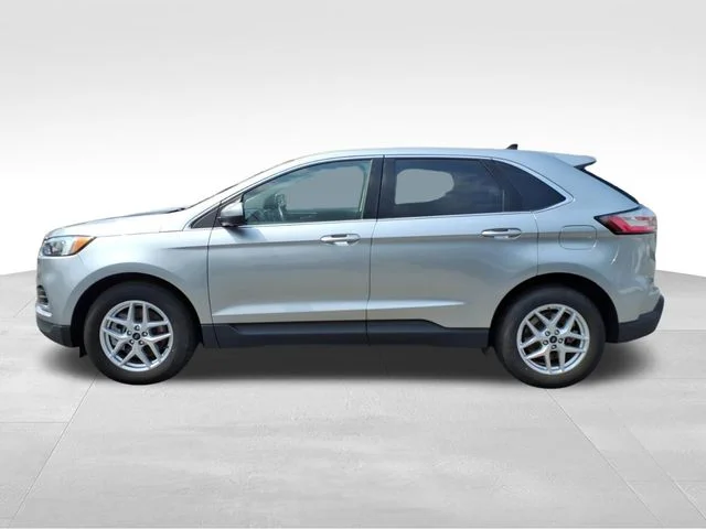 Used 2024 Silver Ford SEL image 7