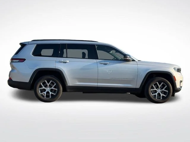 Used 2024 Silver Jeep Limited image 19